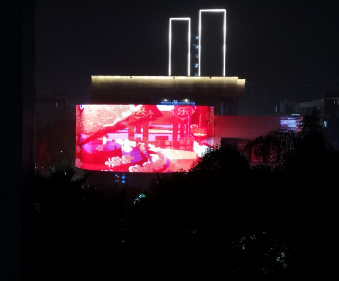 萬(wàn)潮廣場(chǎng)