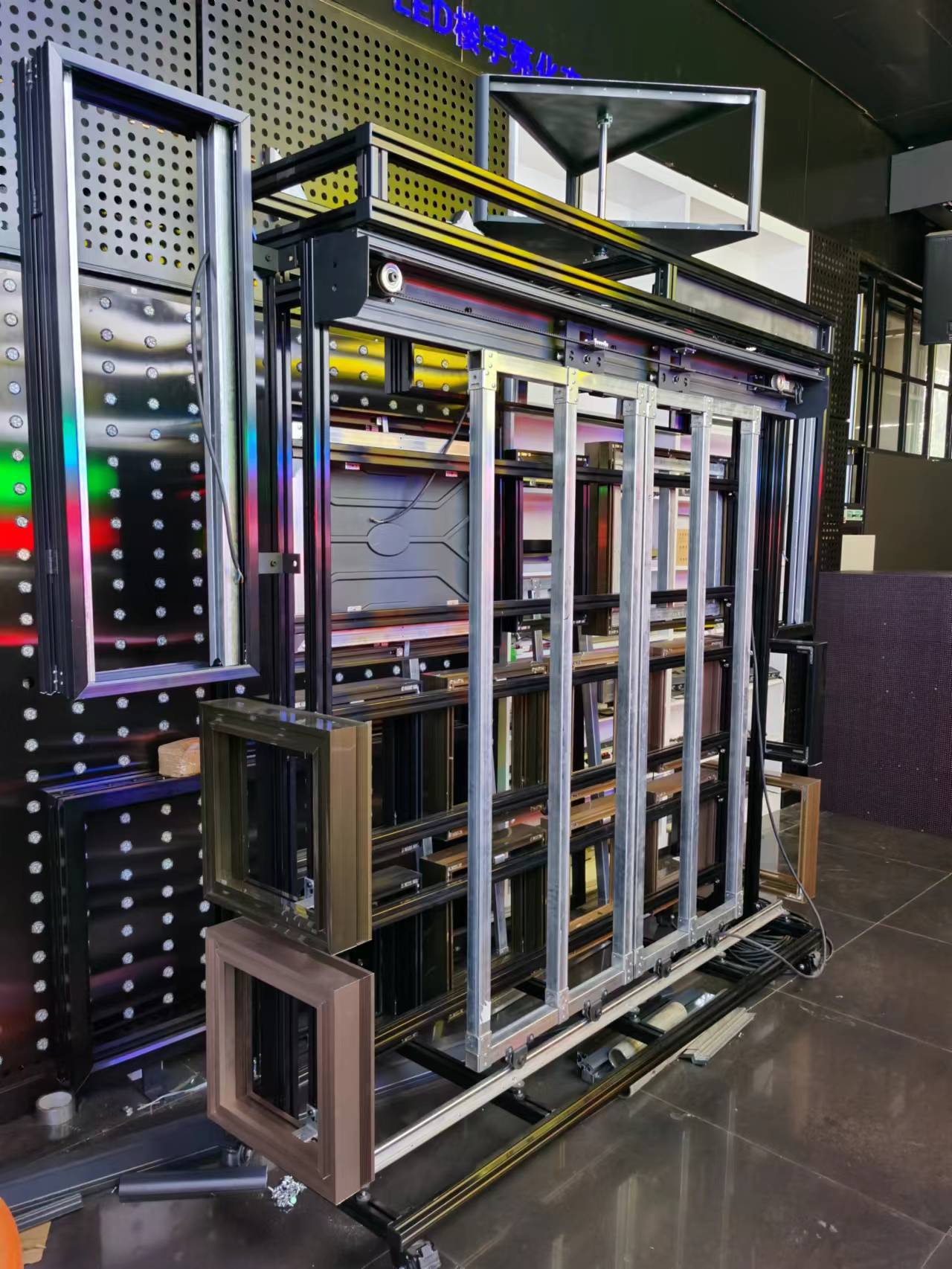 框架結(jié)構(gòu)和移動(dòng)結(jié)構(gòu)展示架